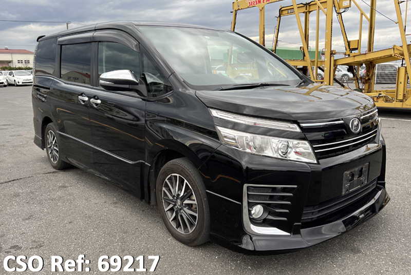 Toyota / Voxy 2015